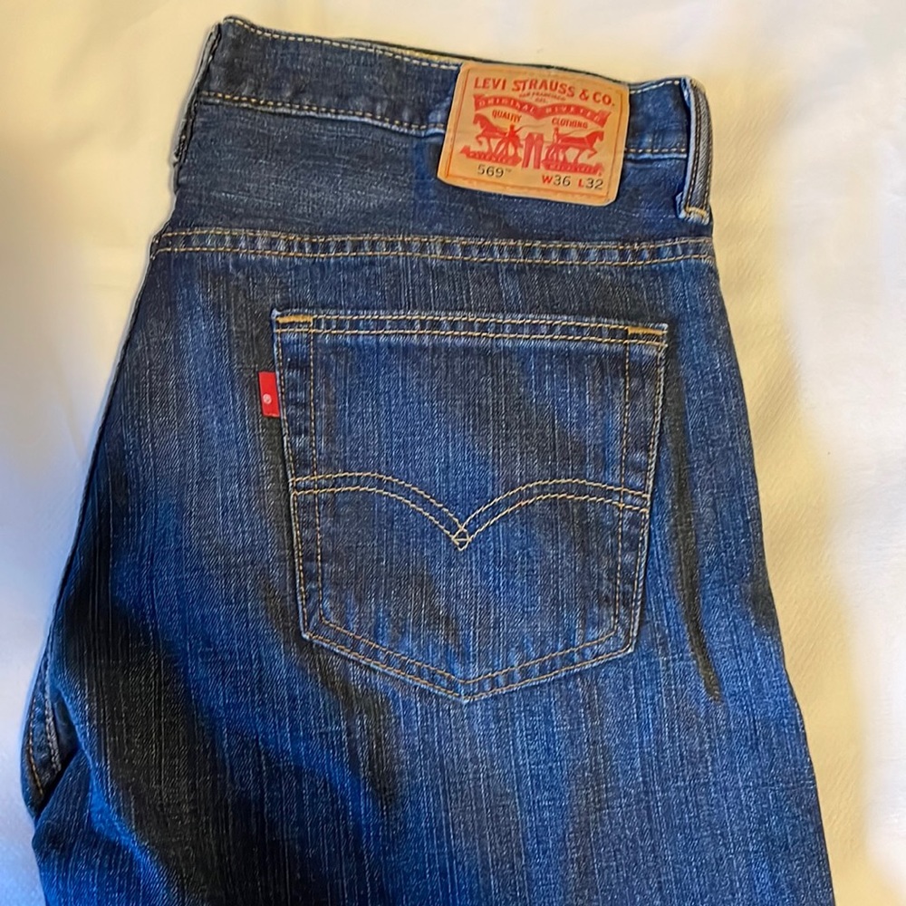 NWOT Men’s Levi’s 569 relaxed fit jeans 36/32